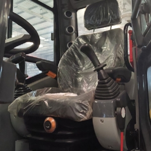 120型轮式挖掘机