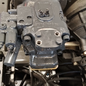 100型轮式抓木机